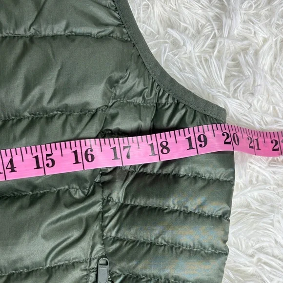 Quince Lightweight Down Packable Puffer Vest - Picture 7 of 9